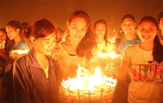 世界最大的火焰圖像 由點燃的蠟燭組成長166米x 303米的圖像