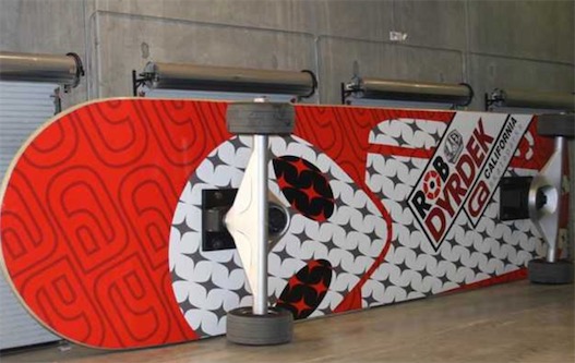 世界上最大的滑板 加利福尼亞滑板場制造出11米寬滑板