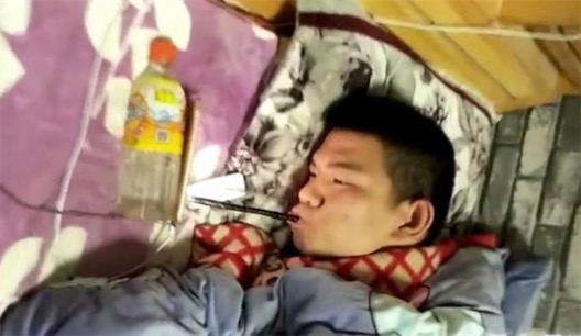 世界上最靈活的舌頭 山東一男子可以用舌頭疊千紙鶴