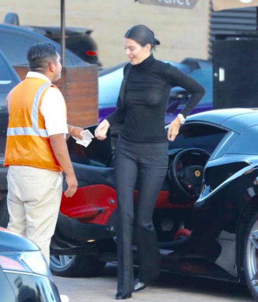 卡戴珊家族23歲肯豆榮獲年度“最賺錢模特” 年收入上億力壓眾超模