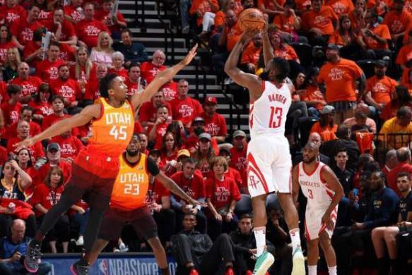 NBA73年無(wú)人創(chuàng)下的紀(jì)錄 詹姆斯哈登15場(chǎng)比賽 至少投丟10個(gè)3分球