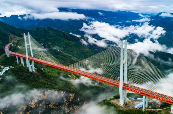 中國(guó)建造世界上最高“天空之橋” 都格北盤(pán)江大橋 高565米獲國(guó)際金獎(jiǎng)