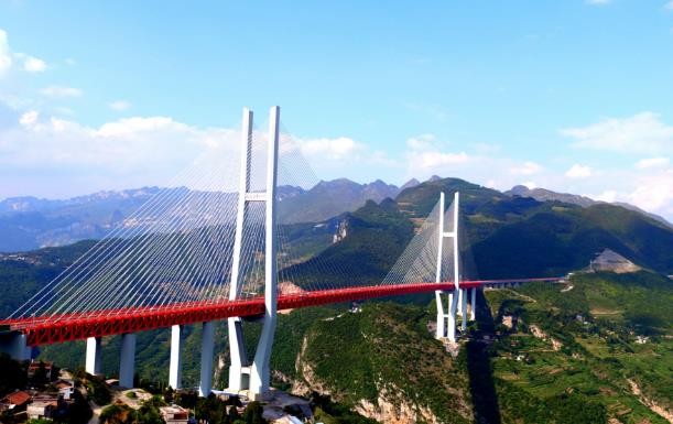 中國(guó)建造世界上最高“天空之橋” 都格北盤(pán)江大橋 高565米獲國(guó)際金獎(jiǎng)