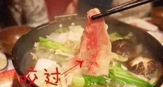 東北飯桌上最招人膈應的十種人:嗦嘍筷子,扒拉菜的,打嗝放屁等