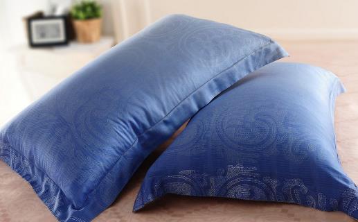 選擇怎樣的枕頭利于睡眠 如何給嬰兒選枕頭 如何保養(yǎng)枕頭