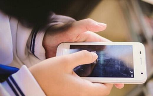 玩手機小心電子血栓 下肢腫脹要當心了