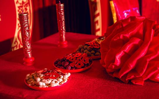 結婚新娘中途下車了有什么說法嗎?如何看待把新郎綁在電線桿上