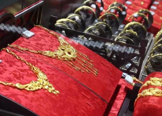 結(jié)婚男方戒指是女方買的嗎?結(jié)婚三金必須是新的嗎