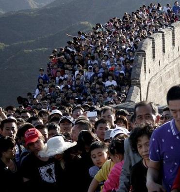 去八達嶺長城上看人海:八達嶺長城8萬游客人海照走紅網(wǎng)絡