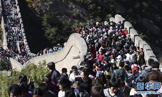 去八達嶺長城上看人海:八達嶺長城8萬游客人海照走紅網(wǎng)絡