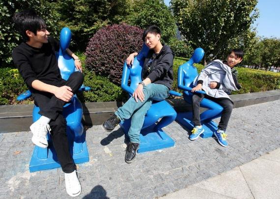 蘇州景區金雞湖畔現裸女座椅,坐