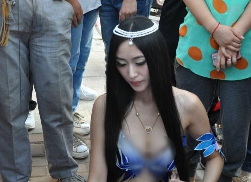 ���ݽ��^�F�{ɫ�����~���ԷQ������~�u�M�D