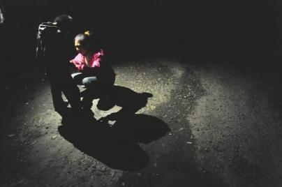 虐童體罰:四川一校園保安懲罰遲到小學生互彈生殖器