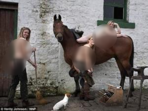 英國15名女騎手裸體出鏡拍慈善日歷組圖