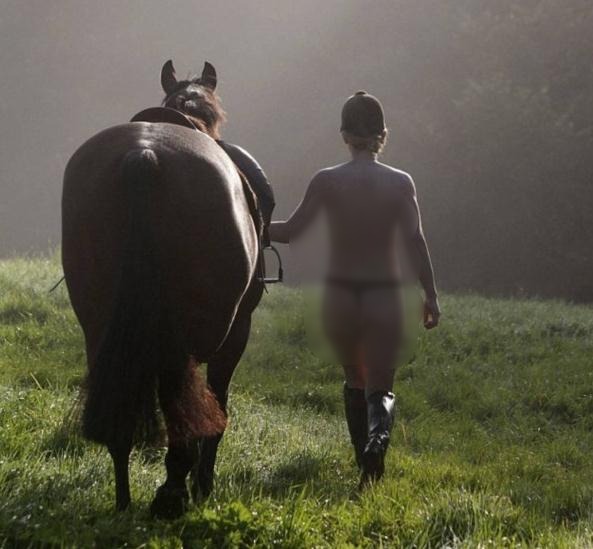 ���ƾ�Ҫ���w��Ӣ��(gu��)15��Ů�T�����w���R�Ĕz2013������՚v�M�D