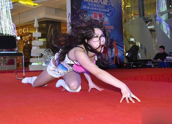 �����nŮ�ӱ��y������¶�����^ɢ�l��ؿ��ݡ��{���衱(�M�D)