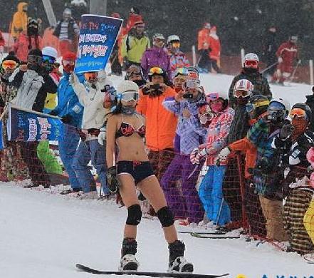 �������ˣ��Ȼ�����Ů�����Ȼ���ȥ��ѩ�����º��䲻���߹⣬�n���Ȼ��Ửѩ��ِ