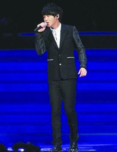 蘇醒微博回應毆打情敵李煒事件,隱晦承認遭李煒偷女友夏航燕