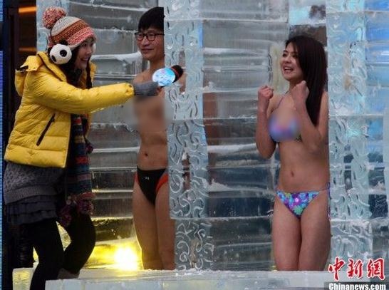 耐寒奇人長沙街頭挑戰人類耐寒極限,比基尼美女體驗“冰凍”
