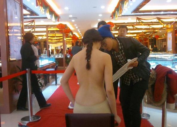 �Ͼ����w���L��Ů�㱼���S����Ů�ز��L����չʾ���r�㱼