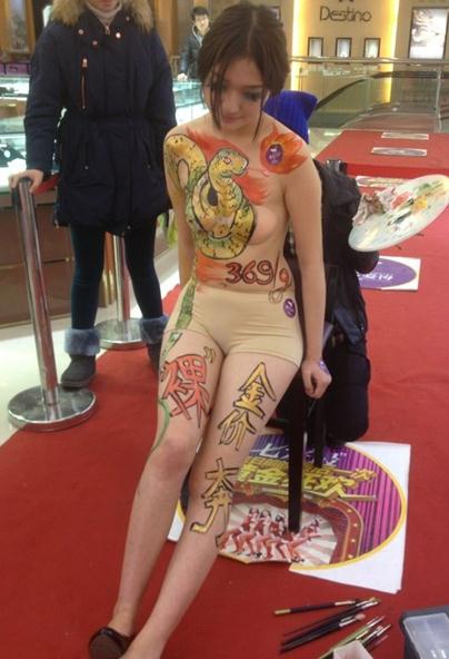 �Ͼ����w���L��Ů�㱼���S����Ů�ز��L����չʾ���r�㱼