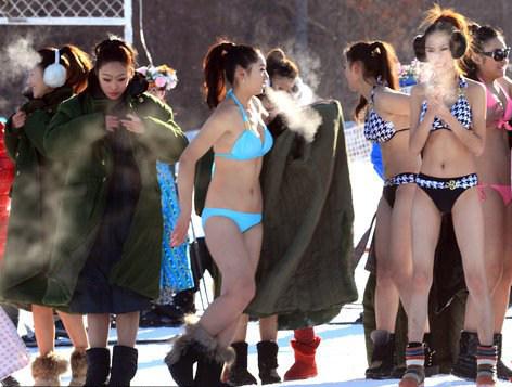 �����б���ػ�ѩ���e�k���Ȼ��ἰʢ�bȤζ��ѩ���ݡ����Ȼ�����Ůģ�؁����ж�ɇ�