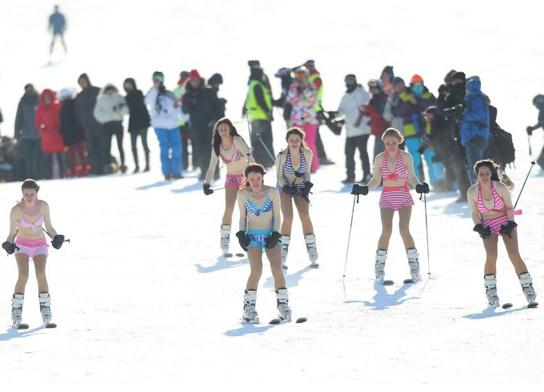 �����б���ػ�ѩ���e�k���Ȼ��ἰʢ�bȤζ��ѩ���ݡ����Ȼ�����Ůģ�؁����ж�ɇ�