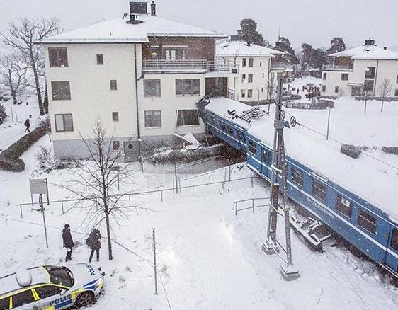 ����坍Ů�����^�a͵�_��܇ײ��һ����Ӵ��