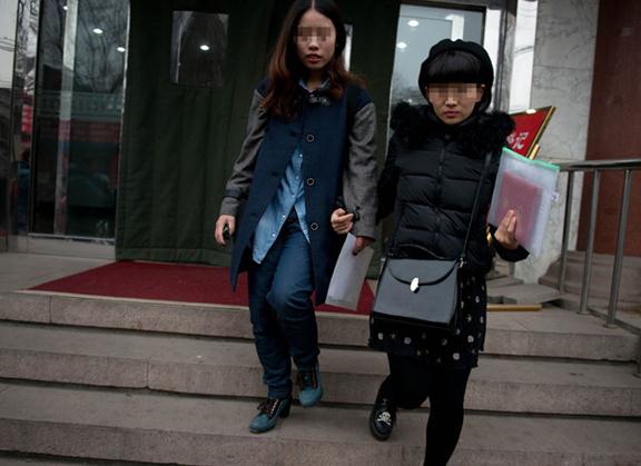 ����һ��Ůͬ�ԑٽY���ӛ��ܑ������ǣ��c�����݆T姴�꿽��^����