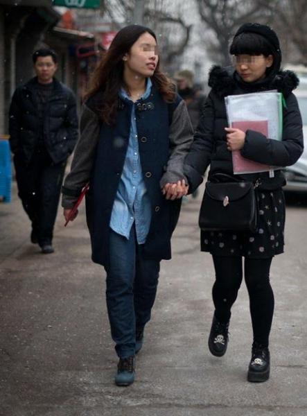 ����һ��Ůͬ�ԑٽY���ӛ��ܑ������ǣ��c�����݆T姴�꿽��^����