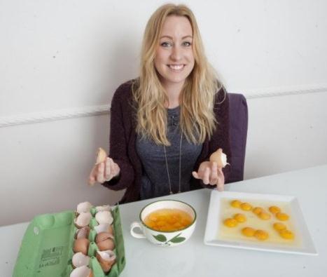 奇聞:國外女子買一打12個雞蛋竟全是雙黃蛋,概率百億分之一