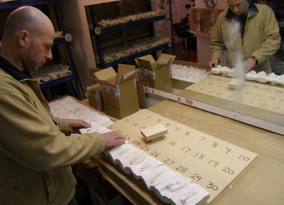 汗!英國男藝術家雕塑女陰長城 5年創作400位女性陰部復刻雕塑