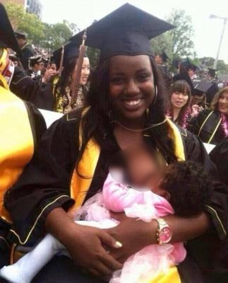 美女大學(xué)生畢業(yè)典禮上當(dāng)眾哺乳惹爭議