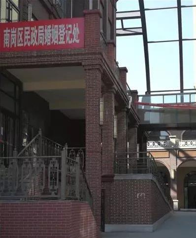 新婚之夜起,婆婆竟跟兒子同床三年 新婚之夜在家樓下賓館里度過的