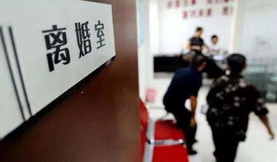 新婚之夜起,婆婆竟跟兒子同床三年 新婚之夜在家樓下賓館里度過的