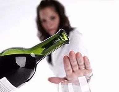 產(chǎn)婦坐月子能喝酒嗎?產(chǎn)婦多久后可以喝酒