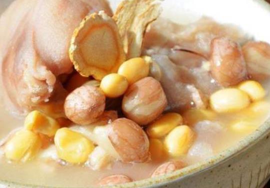 之前還飽滿的乳房開始下垂 盤點產后食補豐胸良方