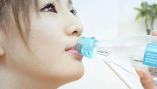 很多新媽媽在為肚子上的一圈贅肉發愁 八大技能還新媽小蠻腰