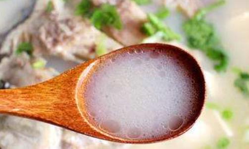 最為煩惱的就是產后胸部乳房下垂 這樣做讓胸部變美變大