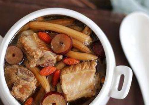 分娩后腰痛“光榮”地被列為“月子病”之一 6個技能幫你擊退產后腰痛