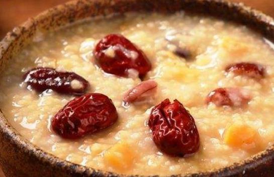 產后的一個月是身體恢復調養的最好時機 月子小米粥的食譜做法