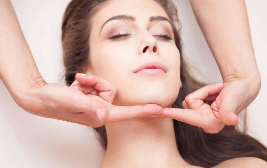 為什么下巴反復長痘痘?下巴反復長痘痘是什么原因