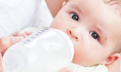 寶寶用的奶瓶應(yīng)該怎么選購(gòu) 奶瓶怎么消毒干凈安全