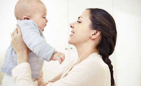 怎么樣給寶寶選擇合適的奶粉 寶寶奶粉喂食注意事項