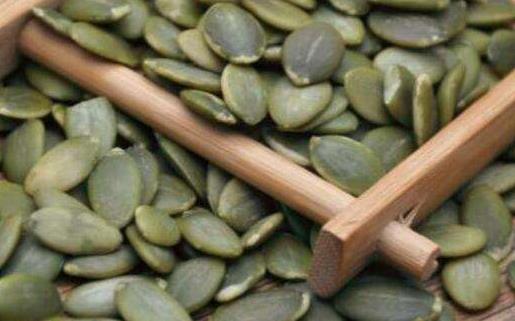 備孕前男人避免這幾類食物 水果富含葉酸備孕夫妻要常吃