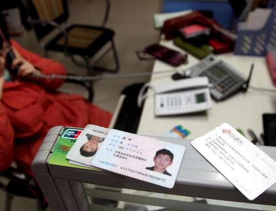 拍身份證劉海怎么處理?身份證到期之后還能用嗎