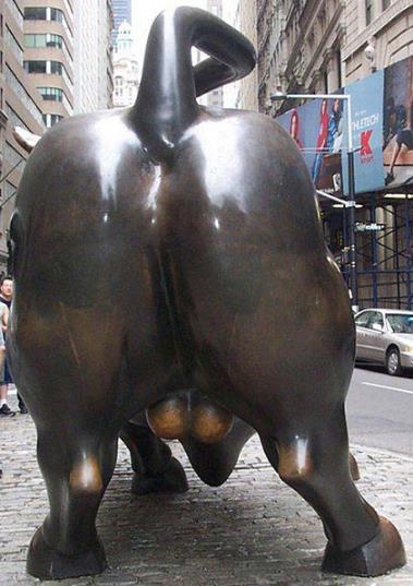 著名的華爾街金牛,可以看到金牛的“蛋蛋”已經被摸的發光了。