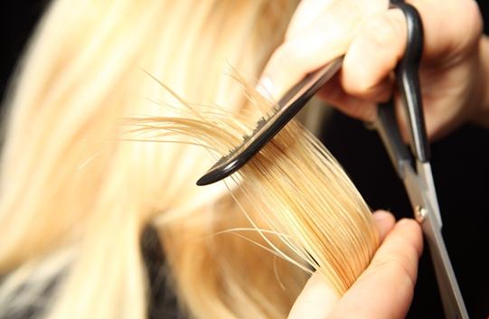 自己可以給自己剪頭發嗎?怎么給自己剪頭發