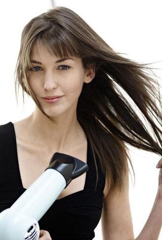 如何使用吹風機吹頭發?吹風機吹發型的正確方法