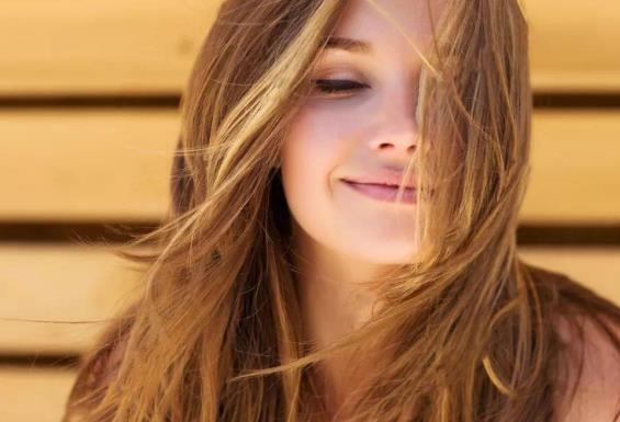 頭發油有頭皮屑用什么洗發水?頭發油有頭皮屑怎么辦